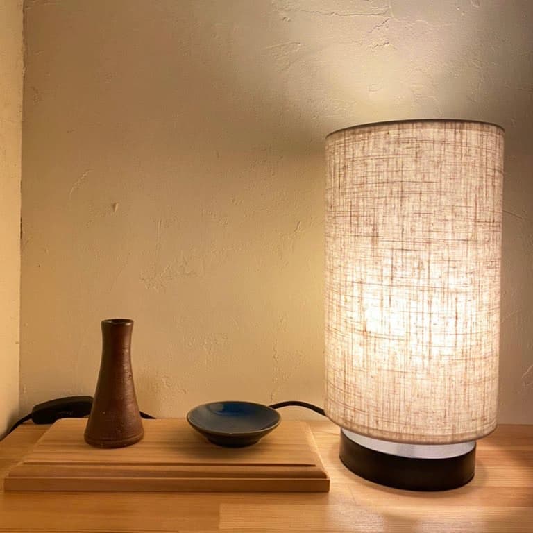 間接照明のコードが見えている状態