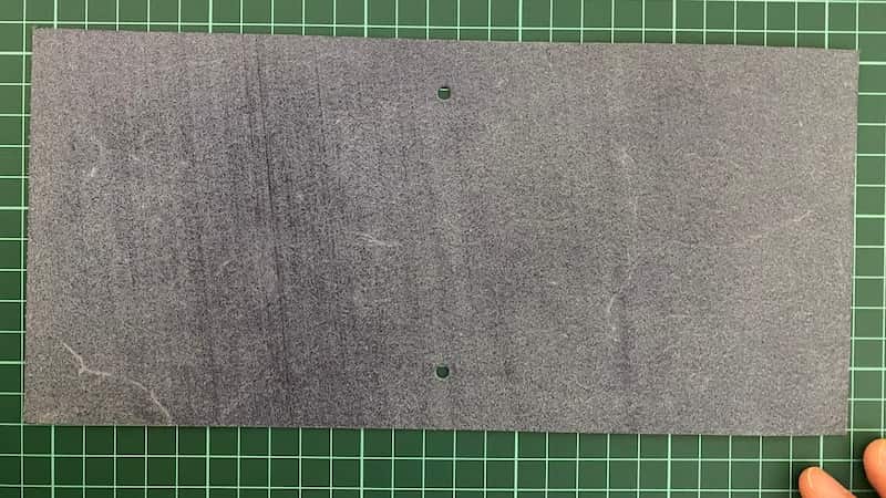 手帳を作る　革に穴を開ける