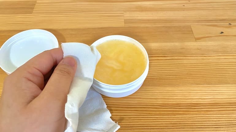 ラナパーで拭き取る