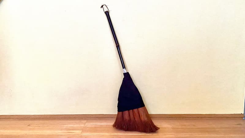 掃除機を使うのをやめてほうきで掃除をしてみた