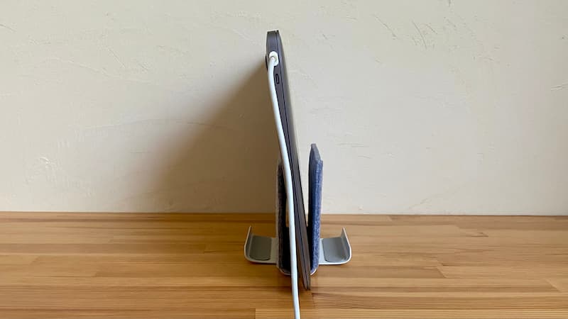 PCスタンド　充電してるところ　PC収納　Switch収納